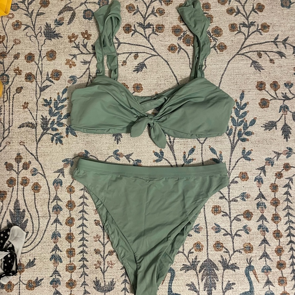 Dippin' Daisys Knotted Bikini Set in Green